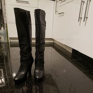 Cole haan boots size 8.5B BLK Beautiful  Lether.